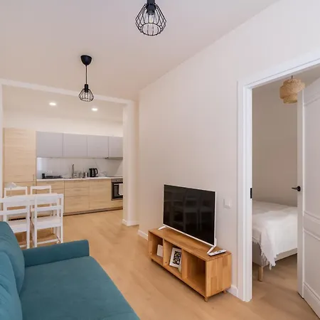 Artilerijas 1-bedroom With Courtyard View 아파트
