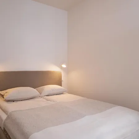 アパート Artilerijas 1-bedroom With Courtyard View リガ