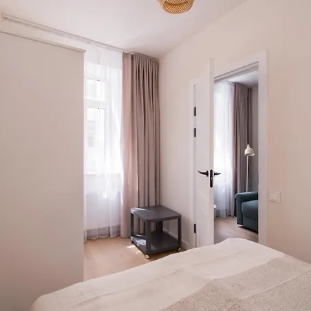アパート Artilerijas 1-bedroom With Courtyard View リガ