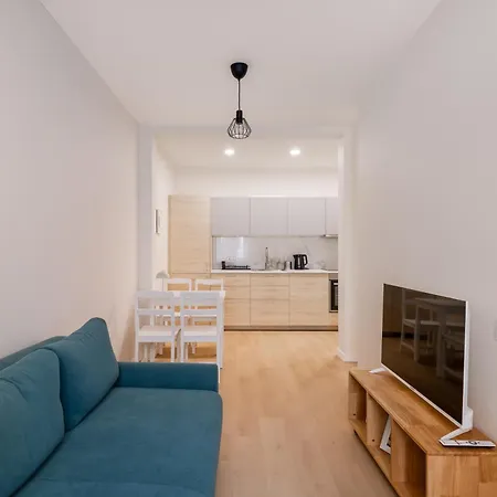 Artilerijas 1-bedroom With Courtyard View *