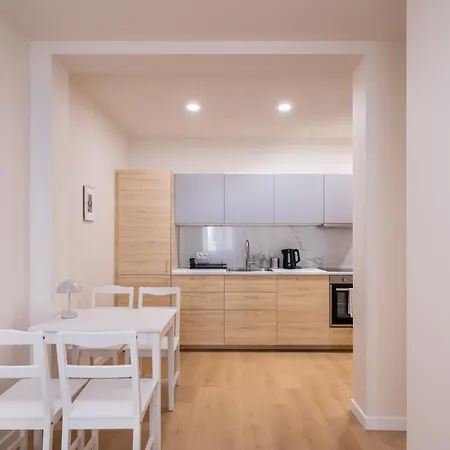 Artilerijas 1-bedroom With Courtyard View
