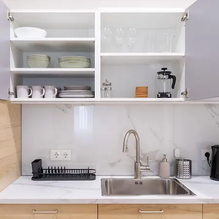アパート Artilerijas 1-bedroom With Courtyard View リガ