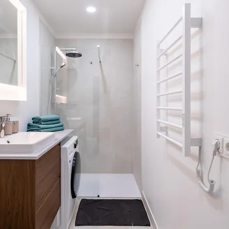 Artilerijas 1-bedroom With Courtyard View *