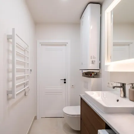 Artilerijas 1-bedroom With Courtyard View *