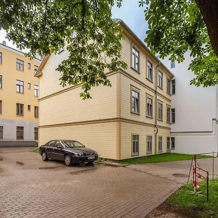 Artilerijas 1-bedroom With Courtyard View リガ